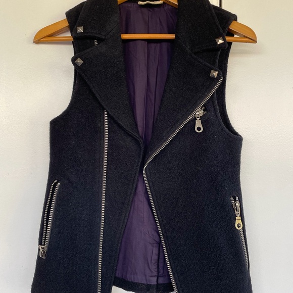 Jeweled Opened vest - Picture 2 of 7